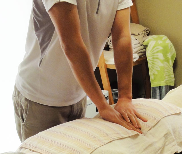 機械を使わないマッサージ指圧と優しいストレッチで疲労回復