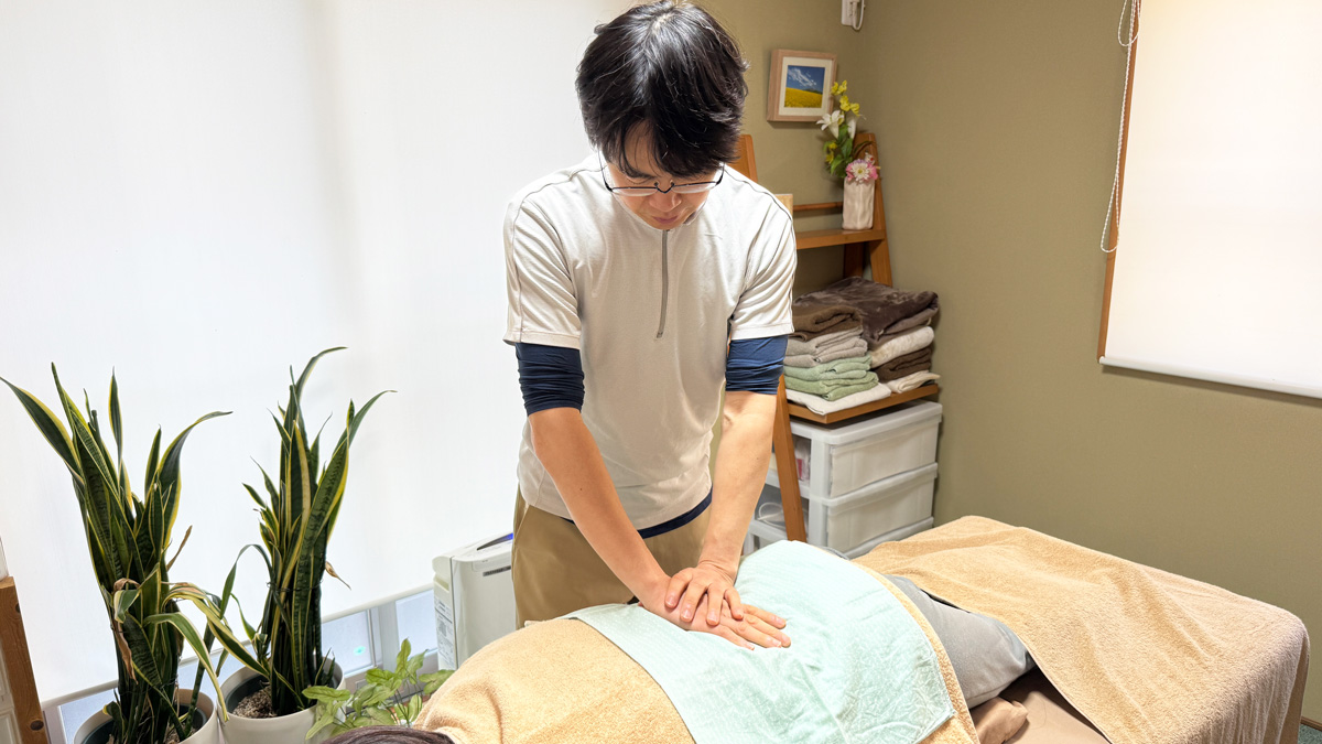 八王子市大塚 おおはし治療院 指圧施術の様子